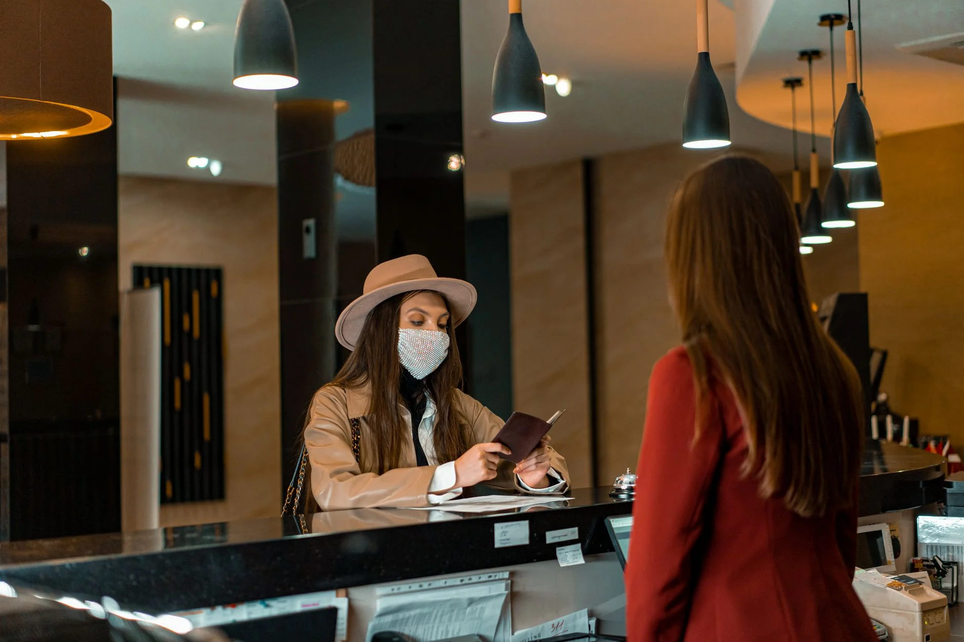 Curso de TRANSMISIÓN DE CONFIANZA Y SEGURIDAD SANITARIA: LA RECEPCIÓN Y ATENCIÓN AL CLIENTE — formación SEPE